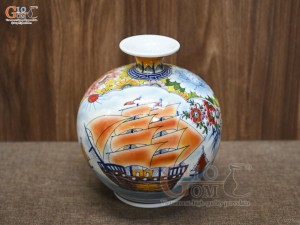 Bình hút lộc men màu nhị cảnh, vẽ Thuận Buồm Xuôi Gió và Mã Đáo Thành Công, cao 25cm