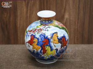 Bình hút lộc men màu nhị cảnh, vẽ Thuận Buồm Xuôi Gió và Mã Đáo Thành Công, cao 25cm