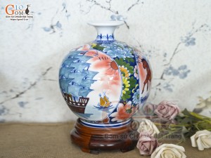 Bình hút lộc men màu Nhị cảnh viền hoa nền đỏ, cao 23cm