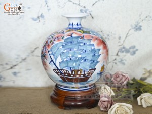 Bình hút lộc men màu Nhị cảnh viền hoa nền đỏ, cao 23cm