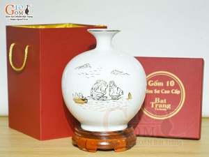 Bình hút lộc men màu trắng cảnh Thuận Buồm Xuôi Gió vàng kim, cao 23cm