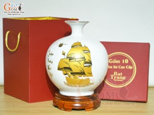 Bình hút lộc men màu trắng cảnh Thuận Buồm Xuôi Gió vàng kim, cao 26cm