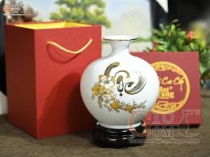Bình hút lộc men màu trắng họa tiết chữ Lộc vàng kim, cao 18cm Bình hút lộc men màu trắng họa tiết chữ Lộc vàng kim, cao 18cm