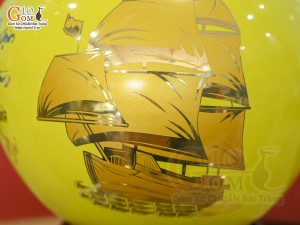 Bình hút lộc men màu vàng cảnh Thuận Buồm Xuôi Gió vàng kim, cao 23cm