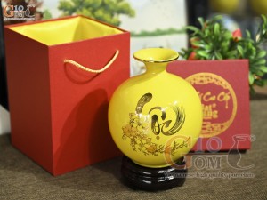 Bình hút lộc men màu vàng họa tiết chữ Lộc vàng kim, cao 18cm