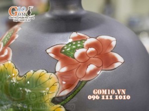 Bình hút lộc men màu vẽ cảnh hoa Sen, cao 35cm