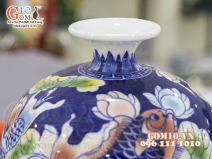 Bình hút lộc men màu vẽ Chép Sen, cao 25cm