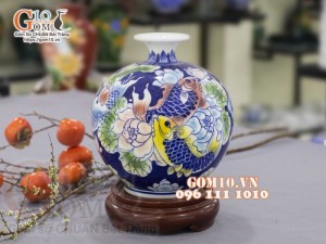 Bình hút lộc men màu vẽ Chép Sen, cao 25cm