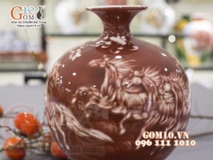 Bình hút lộc men màu vẽ Lục Mã Đồ, cao 25cm