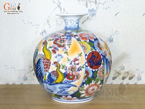 Bình hút lộc men màu vẽ Nhị cảnh viền hoa Phúc Đức nền vàng, cao 35cm