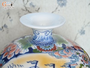 Bình hút lộc men màu vẽ Nhị cảnh viền hoa Phúc Đức nền vàng, cao 35cm