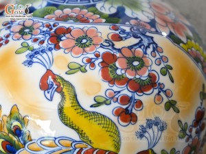 Bình hút lộc men màu vẽ Nhị cảnh viền hoa Phúc Đức nền vàng, cao 35cm