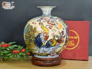 Bình hút lộc men màu vẽ Nhị cảnh viền hoa Phúc Đức nền vàng vẽ vàng 24k in logo VTV8, cao 35cm