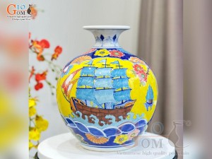 Bình hút lộc men màu vẽ Thuận Buồm Xuôi Gió nền vàng, cao 22cm