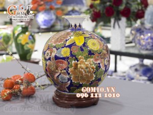 Bình hút lộc men màu vẽ vàng 24k, cảnh Chép Sen Phú Quý, cao 35cm