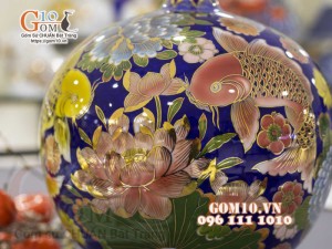 Bình hút lộc men màu vẽ vàng 24k, cảnh Chép Sen Phú Quý, cao 35cm