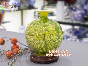 Bình hút lộc men màu vẽ vàng 24k, cảnh Công Đào Phú Quý nền xanh, cao 30cm