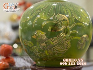 Bình hút lộc men màu vẽ vàng 24k, cảnh đầm Sen, cao 25cm
