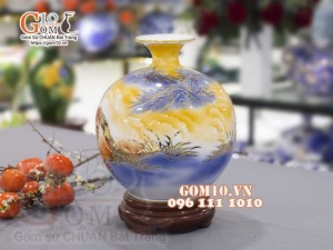 Bình hút lộc men màu vẽ vàng 24k, cảnh Mã Đáo Thành Công, nền vàng cao 30cm