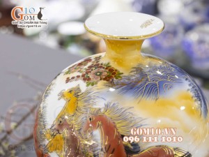 Bình hút lộc men màu vẽ vàng 24k, cảnh Mã Đáo Thành Công, nền vàng cao 30cm