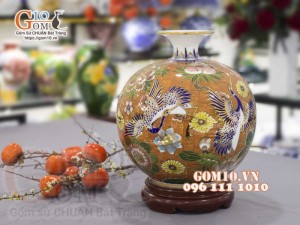 Bình hút lộc men màu vẽ vàng 24k, cảnh Sen Hạc, cao 30cm