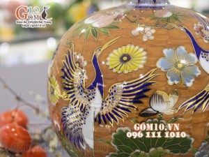 Bình hút lộc men màu vẽ vàng 24k, cảnh Sen Hạc, cao 30cm