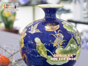 Bình hút lộc men màu vẽ vàng 24k, cảnh Sen Hạc Phú Quý, cao 25cm