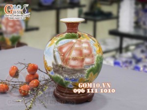 Bình hút lộc men màu vẽ vàng 24k, cảnh Thuận Buồm Xuôi Gió, nền đỏ cao 30cm
