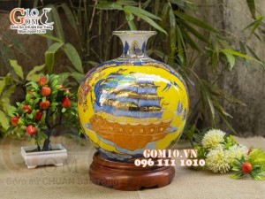 Bình hút lộc men màu vẽ vàng 24k, cảnh Thuận Buồm Xuôi Gió, nền vàng cao 30cm
