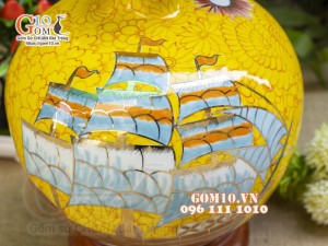 Bình hút lộc men màu vẽ vàng 24k, cảnh Thuận Buồm Xuôi Gió, nền vàng cao 35cm