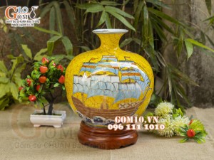 Bình hút lộc men màu vẽ vàng 24k, cảnh Thuận Buồm Xuôi Gió, nền vàng cao 35cm