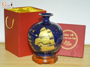 Bình hút lộc men màu xanh coban cảnh Thuận Buồm Xuôi Gió vàng kim, cao 18cm