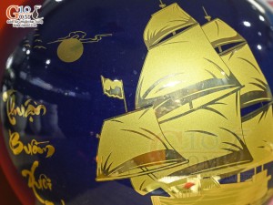 Bình hút lộc men màu xanh coban cảnh Thuận Buồm Xuôi Gió vàng kim, cao 18cm