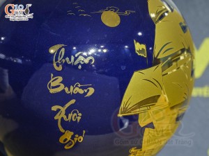 Bình hút lộc men màu xanh coban cảnh Thuận Buồm Xuôi Gió vàng kim in logo VTV, cao 22cm