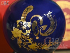 Bình hút lộc men màu xanh coban họa tiết chữ Lộc vàng kim, cao 18cm