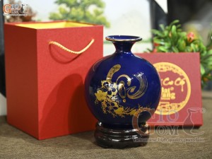 Bình hút lộc men màu xanh coban họa tiết chữ Lộc vàng kim, cao 18cm Bình hút lộc men màu xanh coban họa tiết chữ Lộc vàng kim, cao 18cm