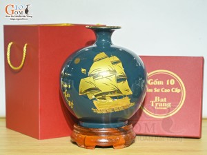 Bình hút lộc men màu xanh lục cảnh Thuận Buồm Xuôi Gió vàng kim, cao 18cm