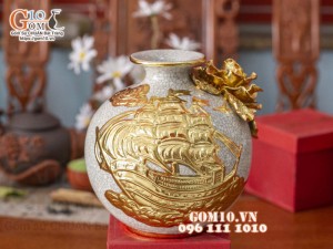 Bình hút lộc men rạn đắp nổi dát vàng Thuận buồm xuôi gió,cao 17cm