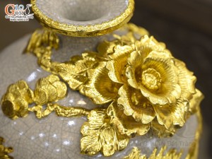 Bình hút lộc men rạn đắp nổi Mã Đáo Thành Công dát vàng 24k, cao 18cm