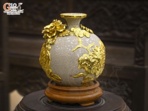 Bình hút lộc men rạn đắp nổi Thuận Buồm Xuôi Gió dát vàng 24k, cao 18cm