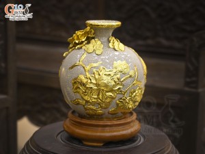 Bình hút lộc men rạn đắp nổi Thuận Buồm Xuôi Gió dát vàng 24k, cao 18cm