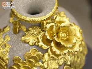 Bình hút lộc men rạn đắp nổi Thuận Buồm Xuôi Gió dát vàng 24k, cao 18cm