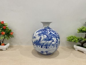 Bình hút lộc men chàm vẽ cảnh làng quê, cao 23cm