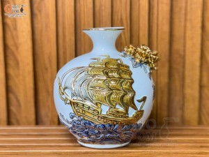 Bình hút lộc men trắng thuận buồm xuôi gió vẽ vàng, 22cm
