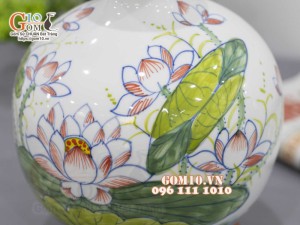 Bình hút lộc men trắng vẽ cảnh Cá Chép Liên Hoa, cao 23cm