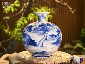 Bình hút lộc men trắng vẽ cảnh làng quê, cao 30cm