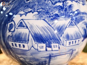 Bình hút lộc men trắng vẽ cảnh làng quê, cao 30cm