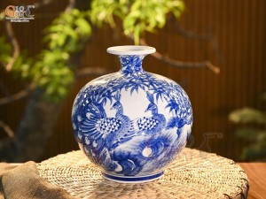 Bình hút lộc men trắng vẽ Công Trúc Sơn Thủy, cao 23cm