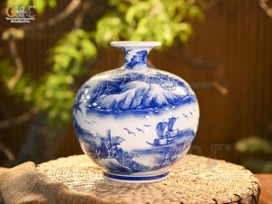 Bình hút lộc men trắng vẽ Công Trúc Sơn Thủy, cao 23cm