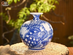 Bình hút lộc men trắng vẽ Công Trúc Sơn Thủy, cao 23cm